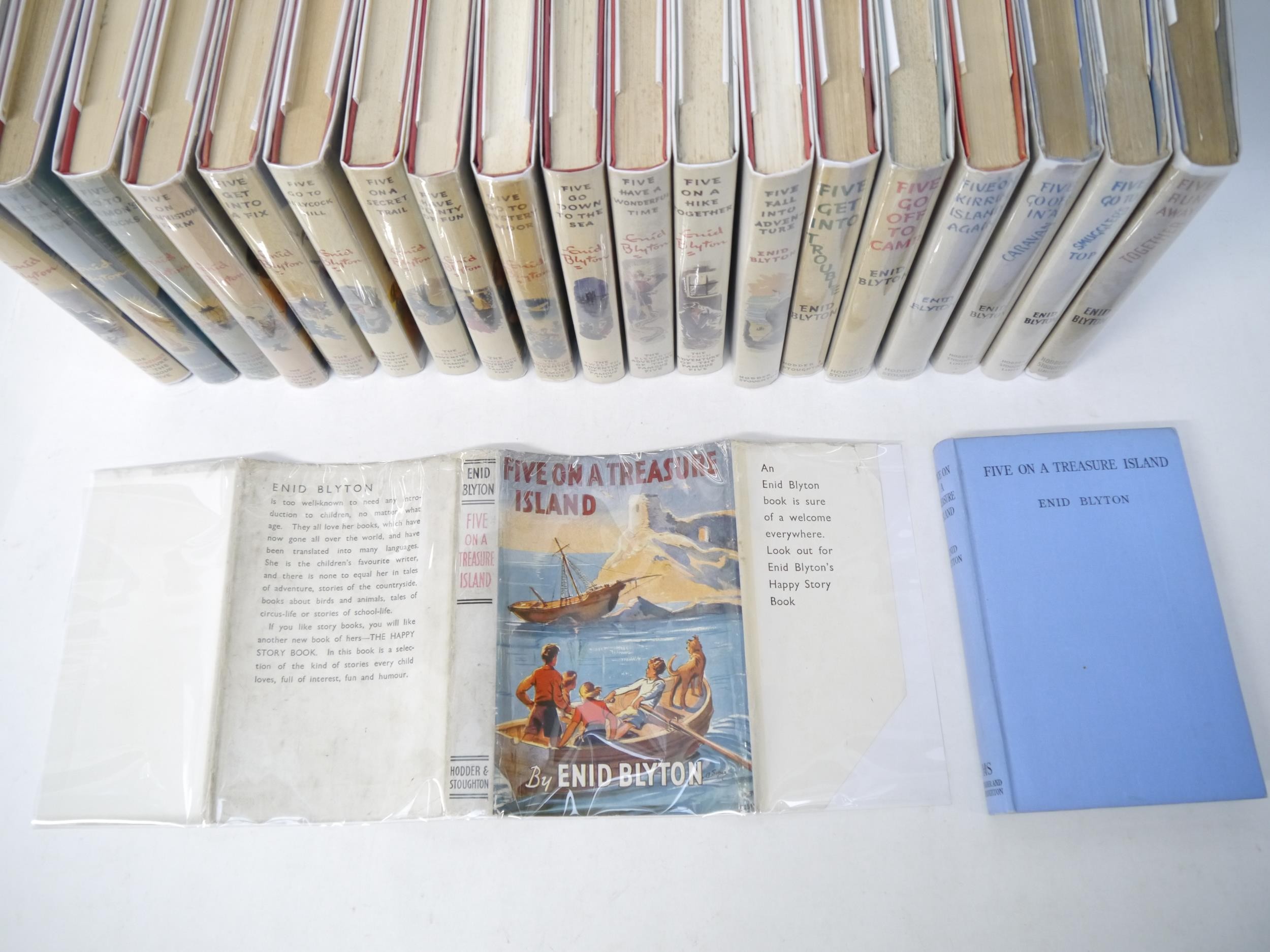 Enid Blyton, 'Famous Five', complete set of the 21 children's detective series novels, all 1st - Image 10 of 80