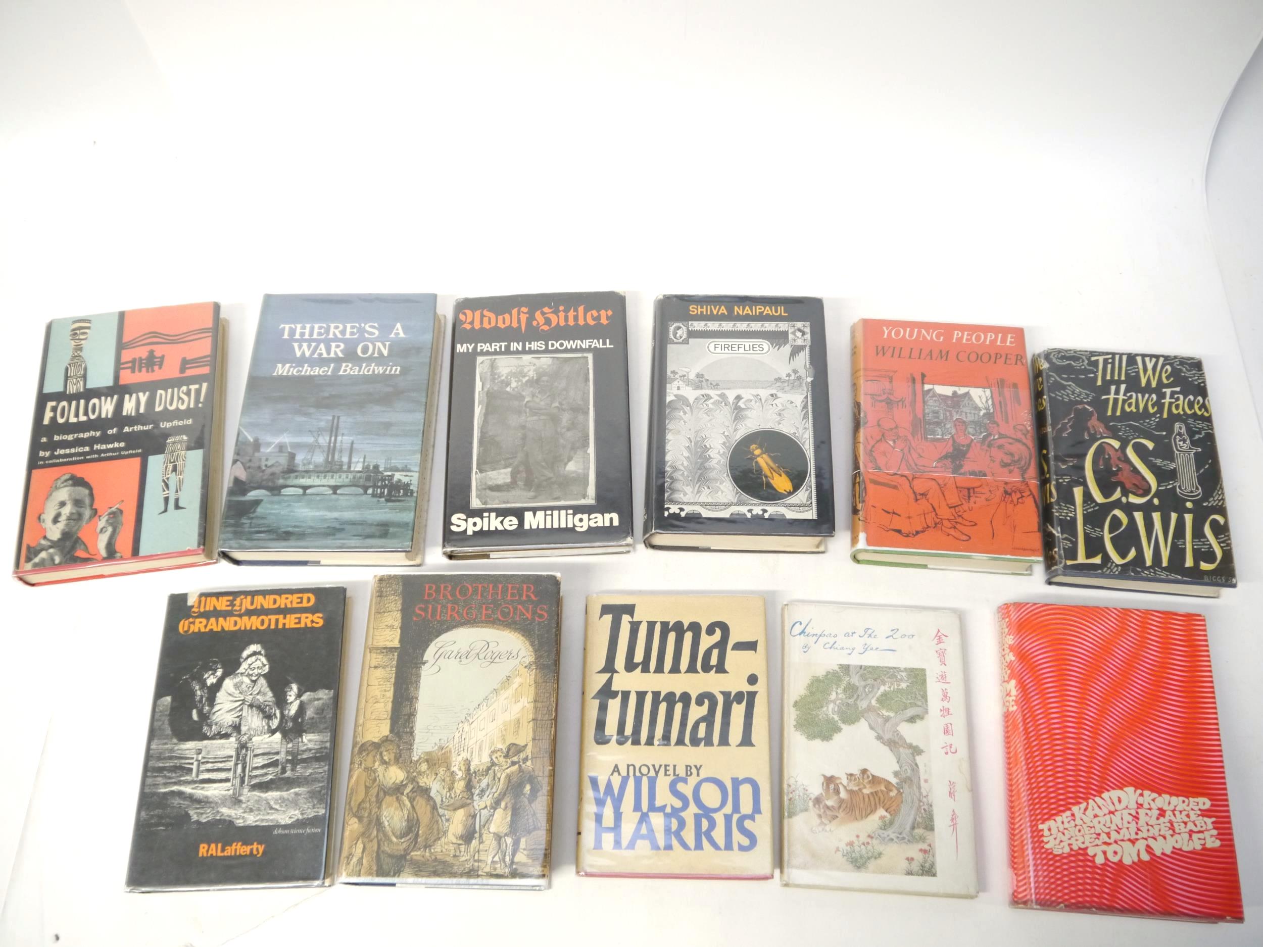 Eleven modern first editions etc, including Tom Wolfe: 'The Kandy-Kolored Tangerine-Flake Streamline - Image 3 of 3