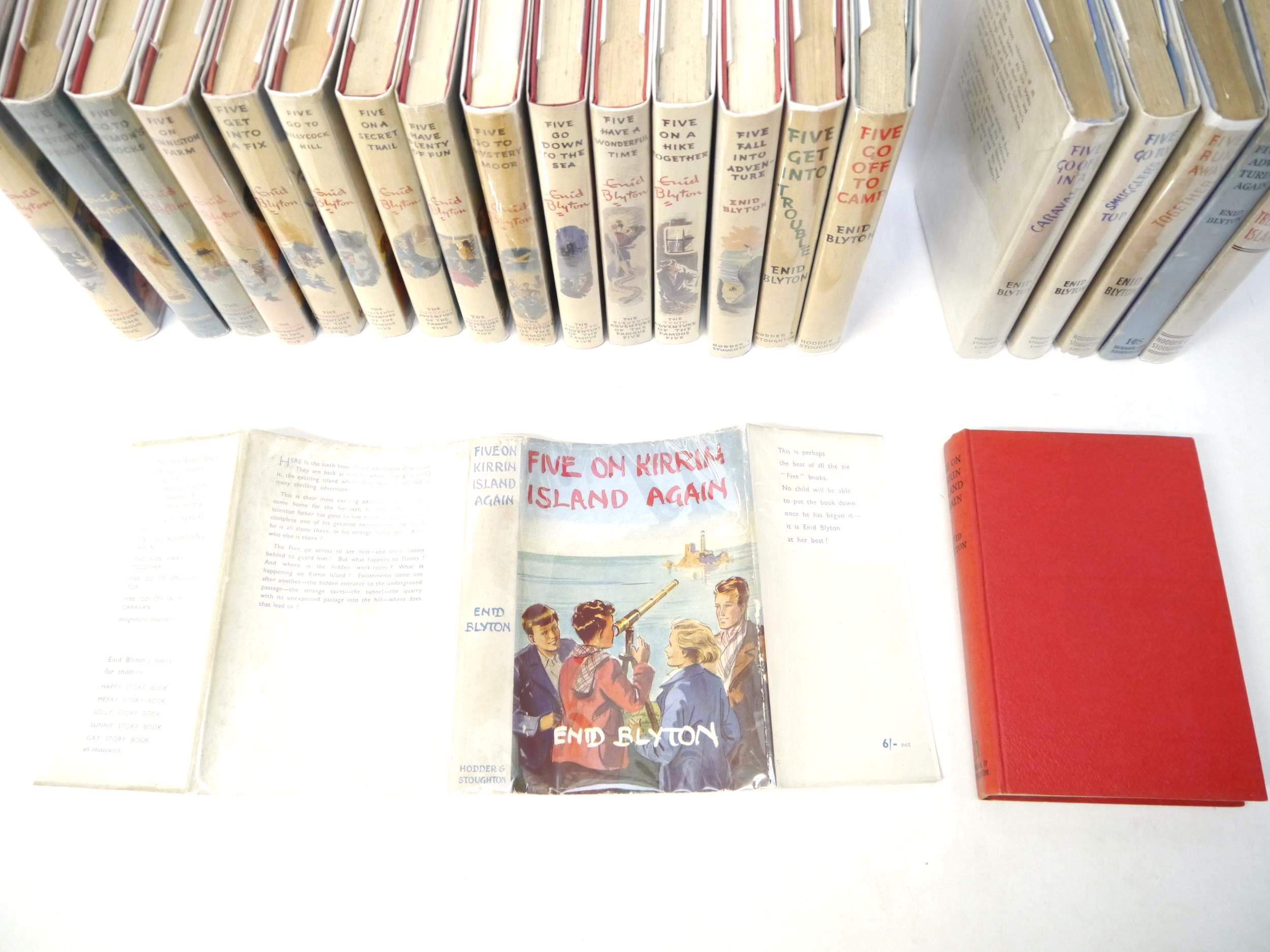 Enid Blyton, 'Famous Five', complete set of the 21 children's detective series novels, all 1st - Image 57 of 80