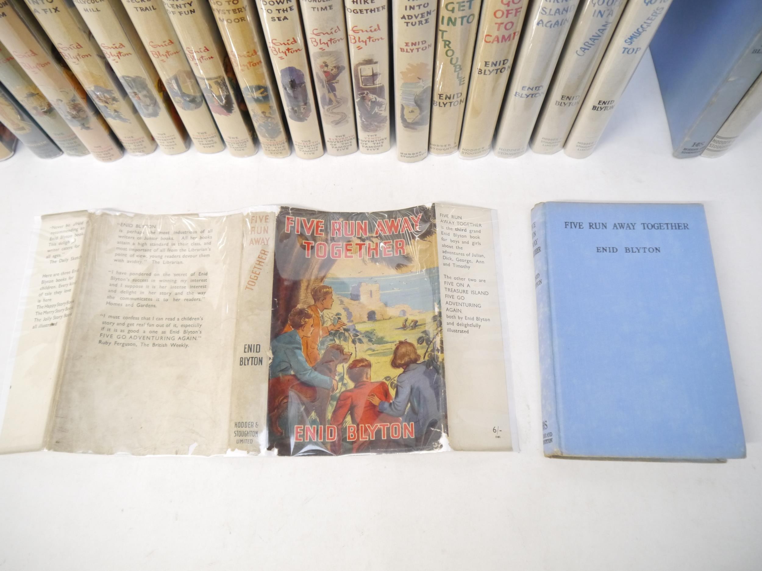 Enid Blyton, 'Famous Five', complete set of the 21 children's detective series novels, all 1st - Image 28 of 80