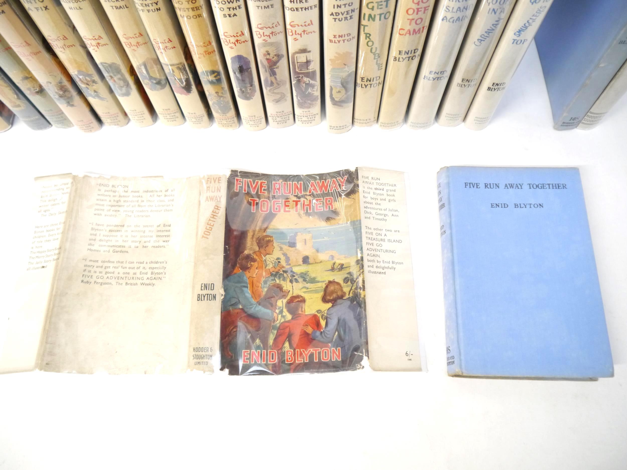 Enid Blyton, 'Famous Five', complete set of the 21 children's detective series novels, all 1st - Image 29 of 80