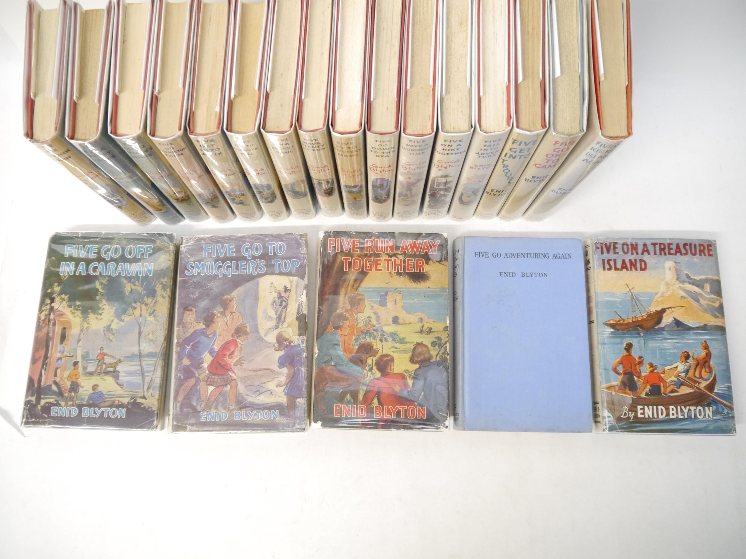 Enid Blyton, 'Famous Five', complete set of the 21 children's detective series novels, all 1st - Image 2 of 80