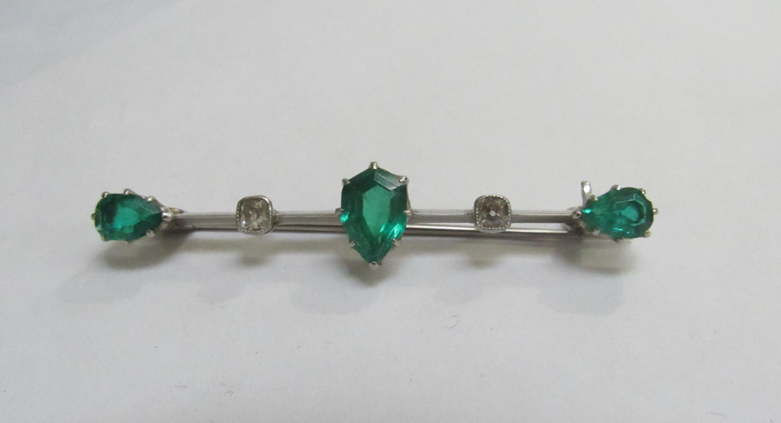 An emerald and diamond bar brooch, the central pear cut emerald 1ct approx flanked by 0.15ct - Image 2 of 3