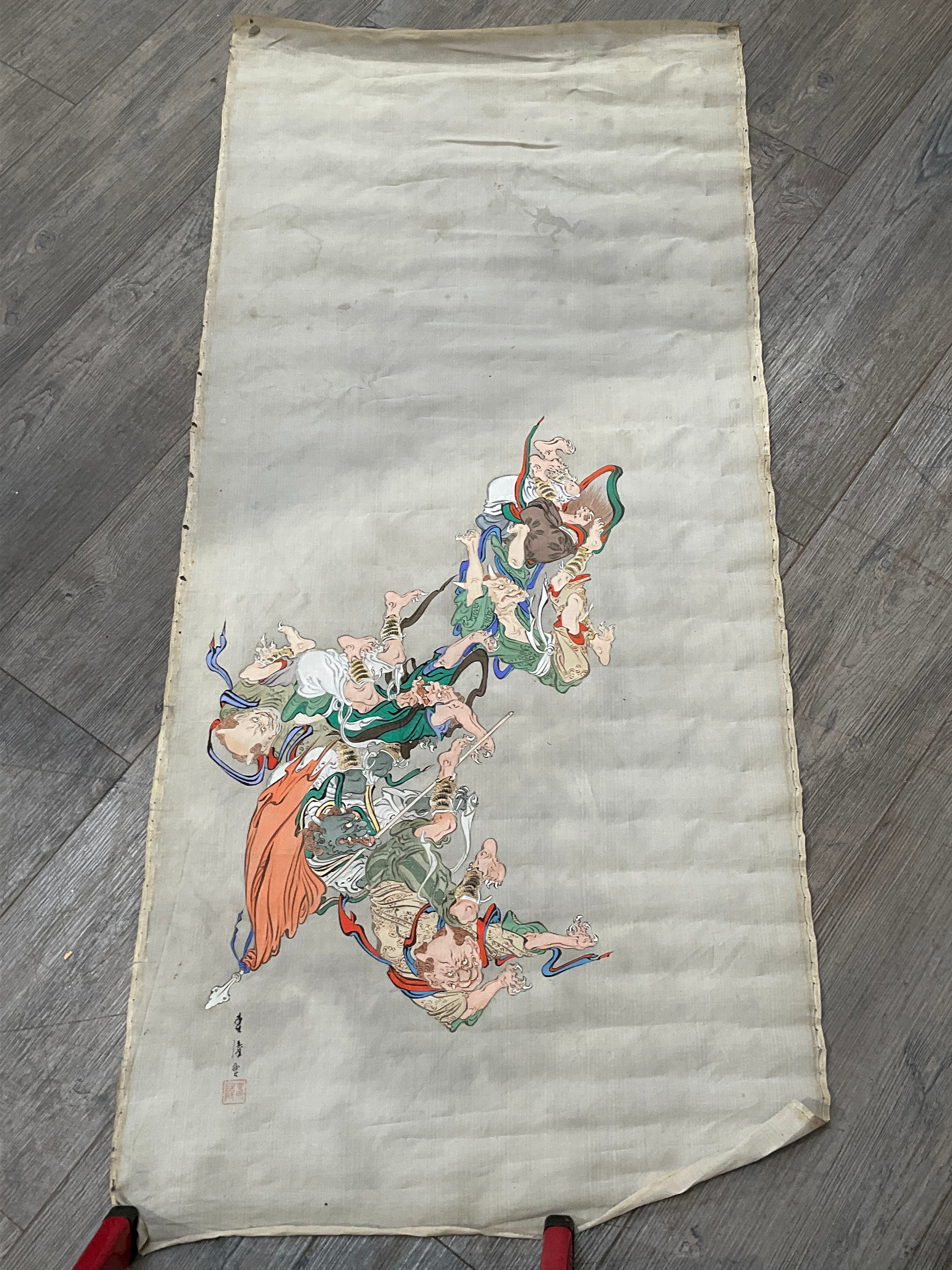 An Oriental handpainted silk display of a battle scene, unframed, 132cm x 59cm - Bild 2 aus 2