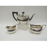 A Barker Brothers silver three piece teaset, Chester 1922, treen knop and handle, 917g