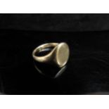 An 18ct gold signet ring, vacant cartouche. Size T/U, 8.4g
