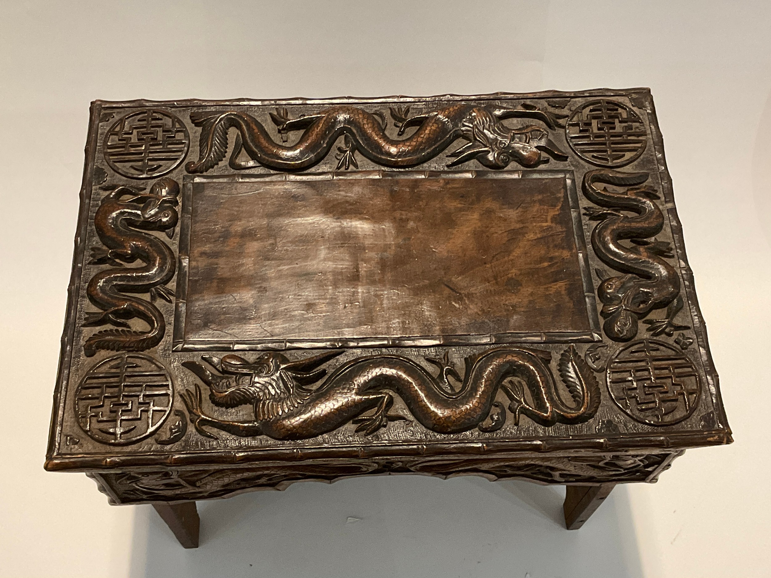 A Korean hardwood tabletop chest, the lift lid opening to reveal storage, over a shaped frieze, on - Image 2 of 4