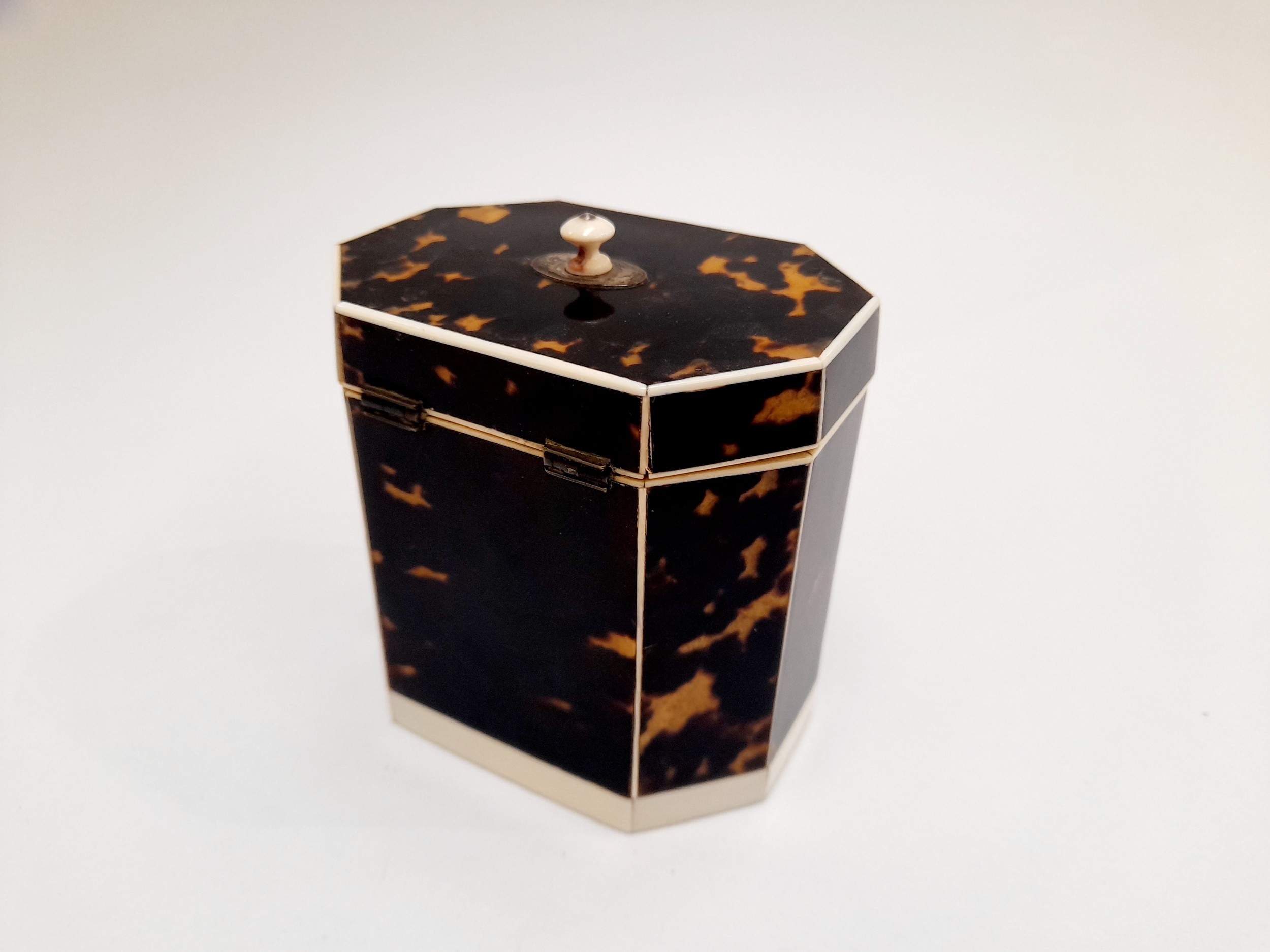 A Georgian tortoiseshell veneered tea caddy of canted rectangular form, with inner lid, ivory - Image 4 of 4