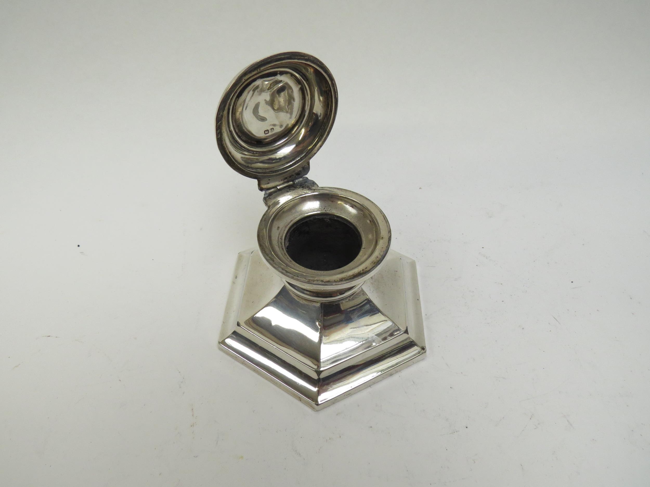 A silver capstan inkwell (lacking liner), dents to top, weighted base, 10cm long, date letter rubbed - Image 2 of 3