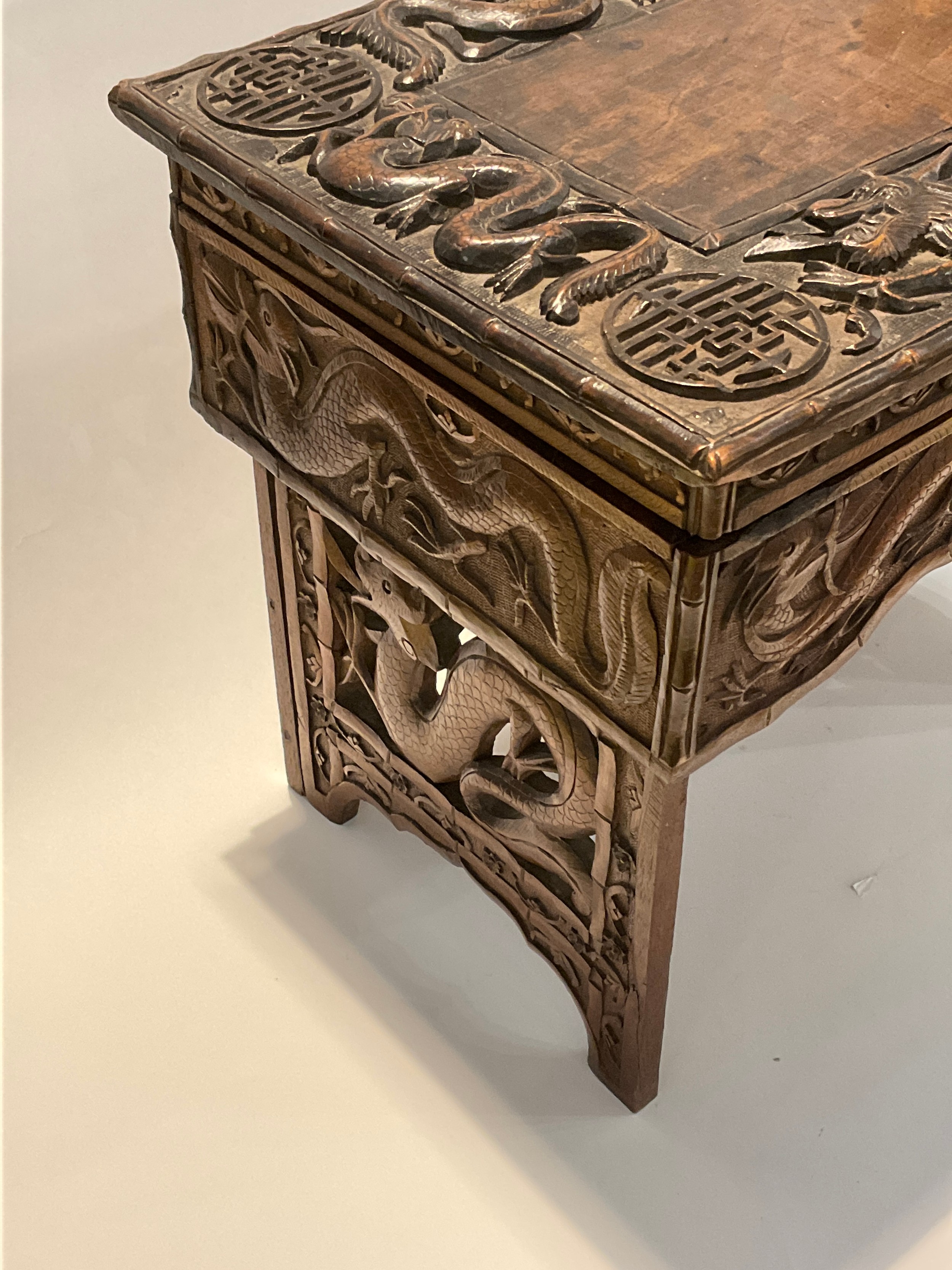 A Korean hardwood tabletop chest, the lift lid opening to reveal storage, over a shaped frieze, on - Image 4 of 4