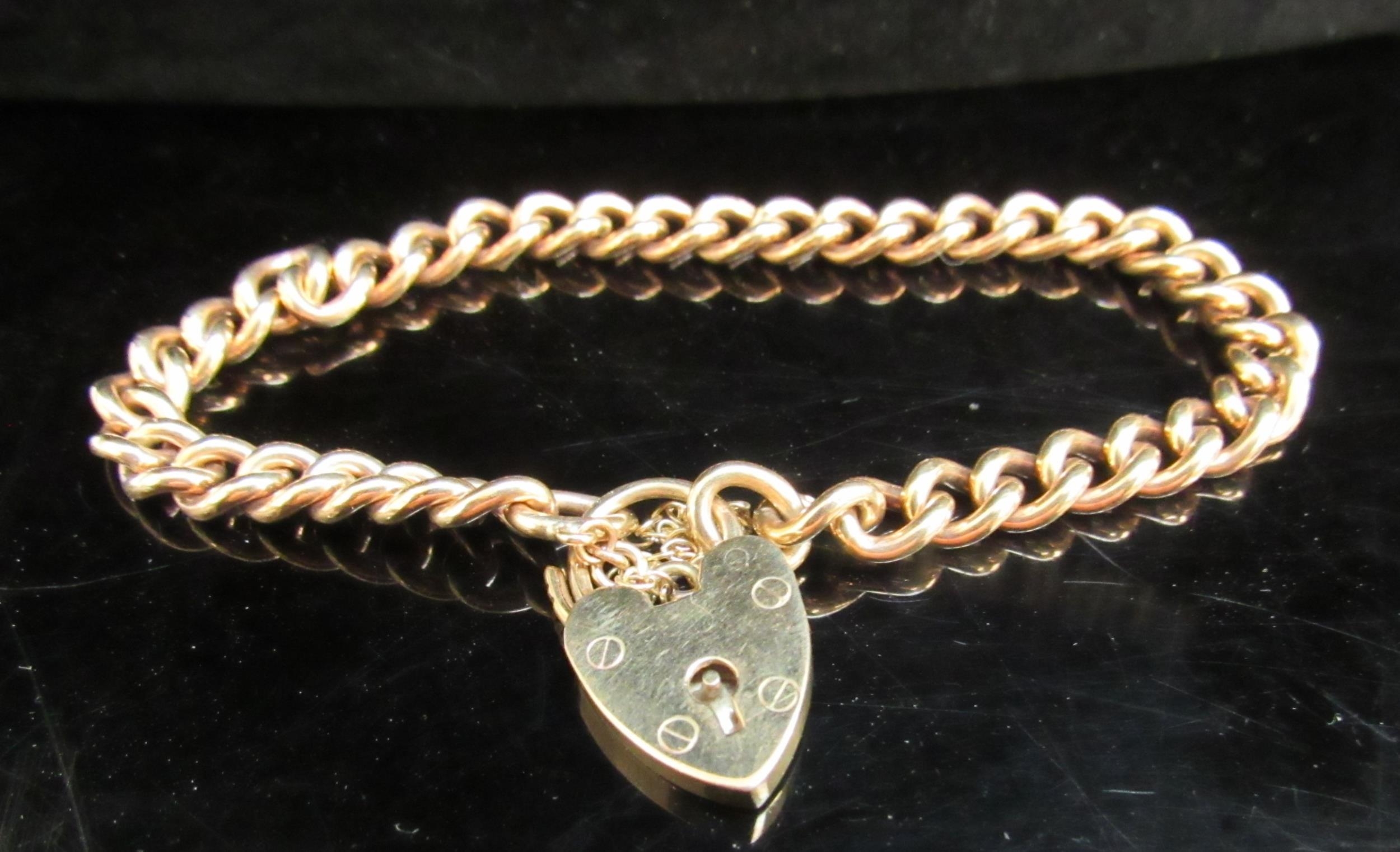 A 9ct gold bracelet with padlock clasp, 19.8g