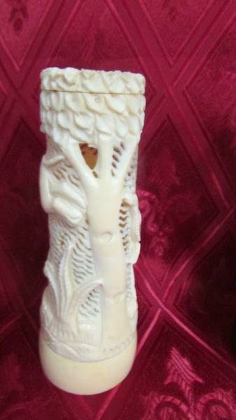 Two items of intricately carved antique ivory. Available for UK shipping only. - Image 4 of 5