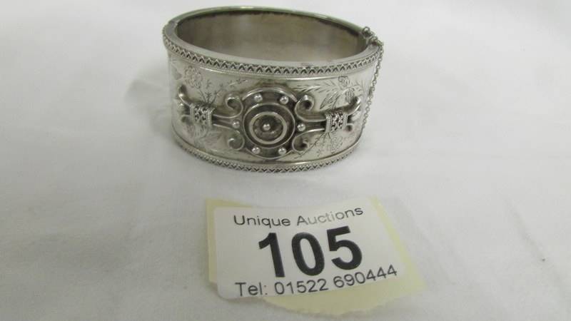 A decorative silver bangle, 37.9 grams. 32mm wide. 43mm x 47mm inside. Outer circumference - Image 4 of 9