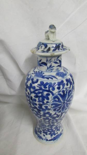 A pair of early Chinese blue and white lidded vases (both lids a/f) and a blue and white flask. - Image 5 of 25