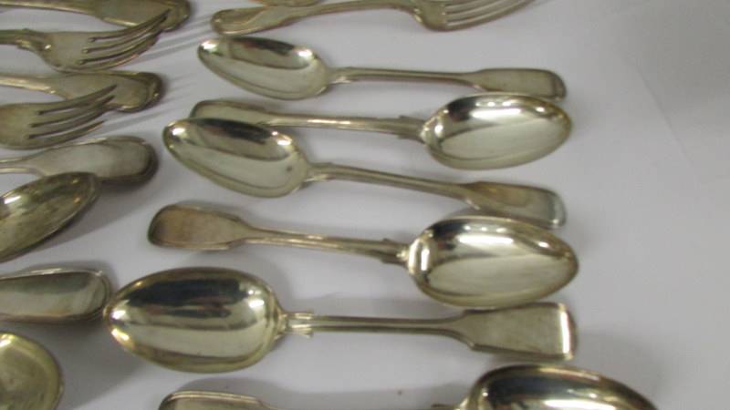 Approximatley 40 pieces of silver flatware, approximately 2200 grams in total. All have English Lion - Image 4 of 7