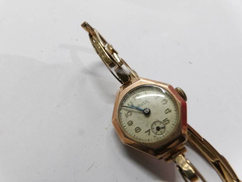 An art deco 9ct gold cased Majex ladies wrist watch on rolled gold strap. in working order. - Image 6 of 6