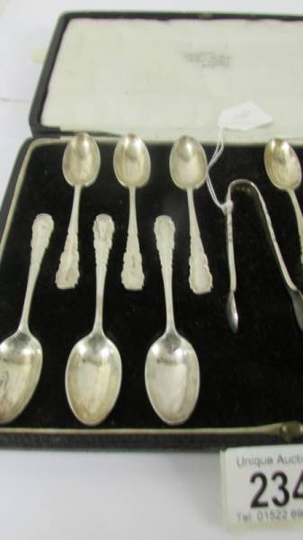 A cased set of six silver teaspoons with sugar nips. - Image 3 of 4