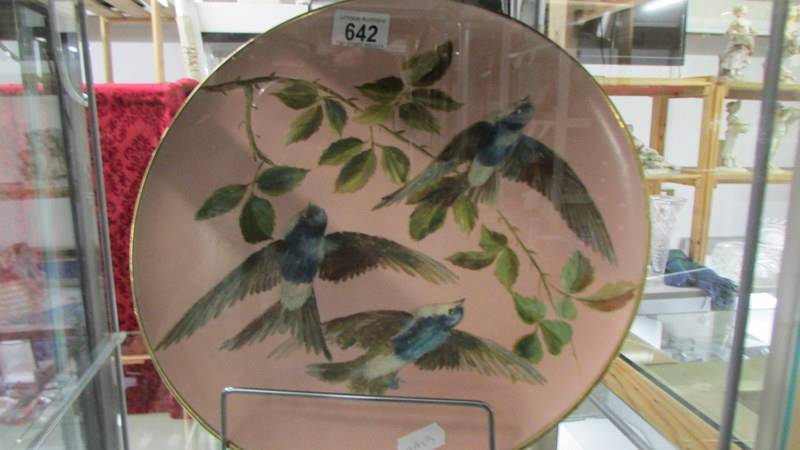 A fine pair of porcelain hand painted cabinet plates decorated with birds, 31 cm diameter. Collect - Image 2 of 5