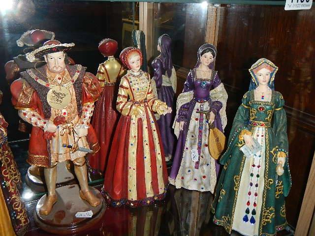 A set of Regency fine arts 2004 figures being Henry VIII and his 6 wives, all in good condition. - Image 2 of 4