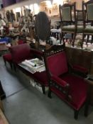 An Edwardian mahogany chaise longue & a pair of matching chairs