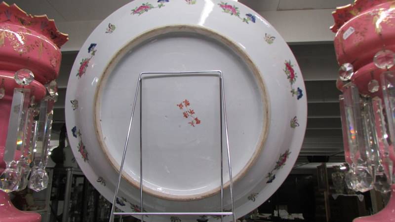 A large Chinese charger, 47 cm diameter. - Image 5 of 6