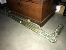 A Victorian/Edwardian brass fender - Inside size 122cm x 25cm (Collect only)