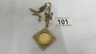 A 1900 Sovereign mounted in a pendant, total weight20 grams. no scratches, mount is hallmarked,