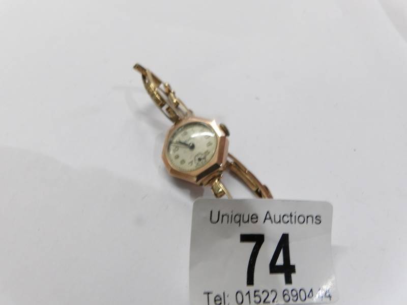 An art deco 9ct gold cased Majex ladies wrist watch on rolled gold strap. in working order. - Image 3 of 6