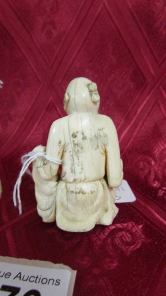 Two antique carved ivory figures. Available for UK shipping only. - Image 5 of 5