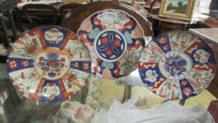 Three 19th-century Japanese Imari pattern plates with scalloped edges.