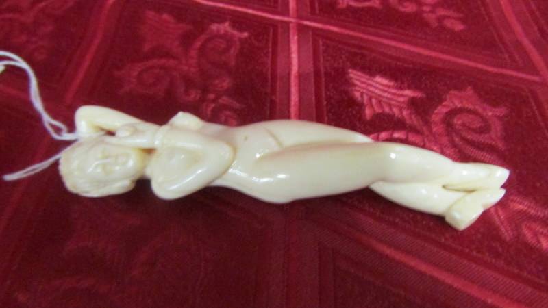 An antique ivory Japanese female medical figurine. Available for UK shipping only.