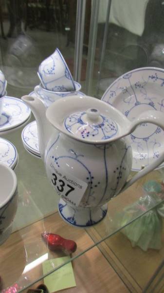 An Edwardian Villeroy & Boch Dresden blue and white coffee set. - Image 2 of 3