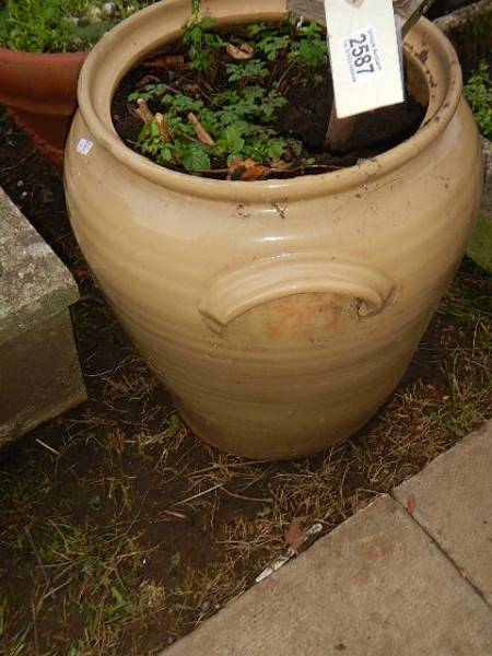 A large glazed stoneware plant pot with shoulder handles. 39 x 45 cm. Collect only. - Image 2 of 2