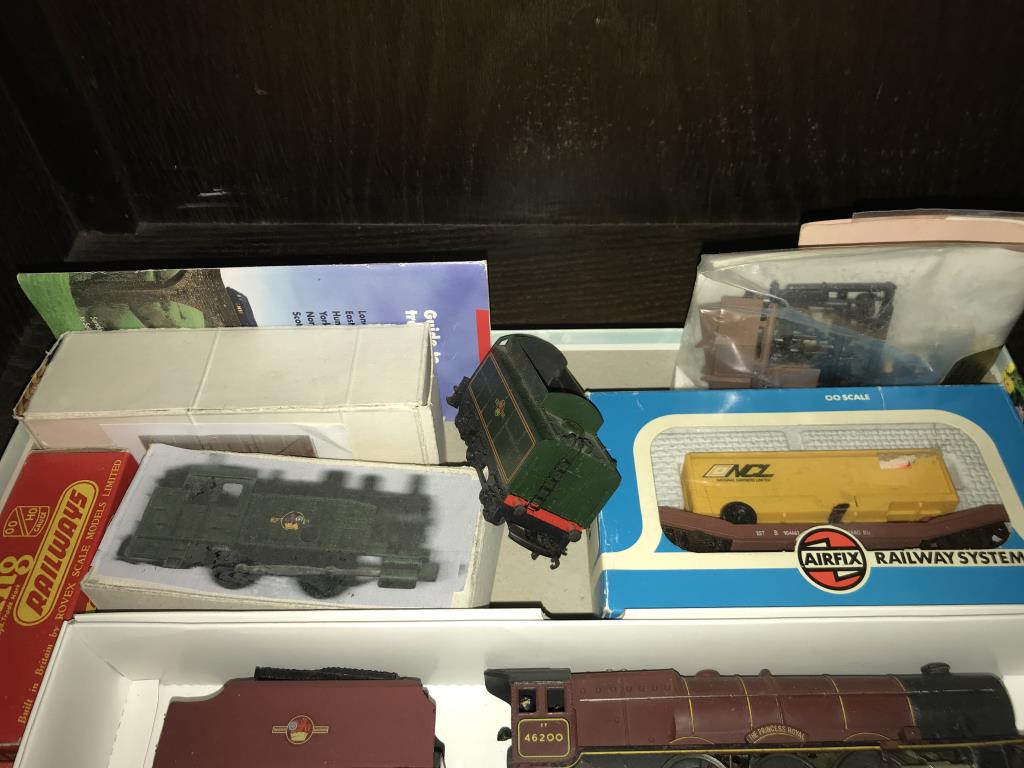 2 boxed trains. Albert hall and Princess Royal (46200) plus 4 pieces of rolling stock plus clockwork - Image 2 of 3