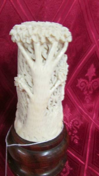 Two items of intricately carved antique ivory. Available for UK shipping only. - Image 3 of 5