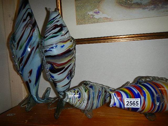 Six mid 20th-century coloured glass fish. - Image 2 of 3