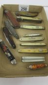 Thirteen vintage pen knives.