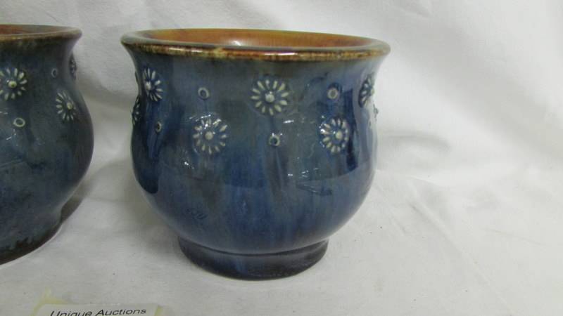 A pair of small Royal Doulton pots, 9cm tall. - Image 2 of 3
