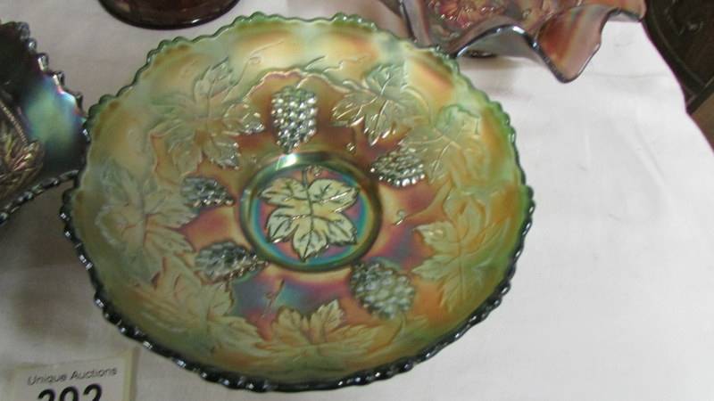 Five carnival glass bowls including Fenton green leaf, Dugan amethyst apple blossom, Northwood Grape - Image 6 of 6