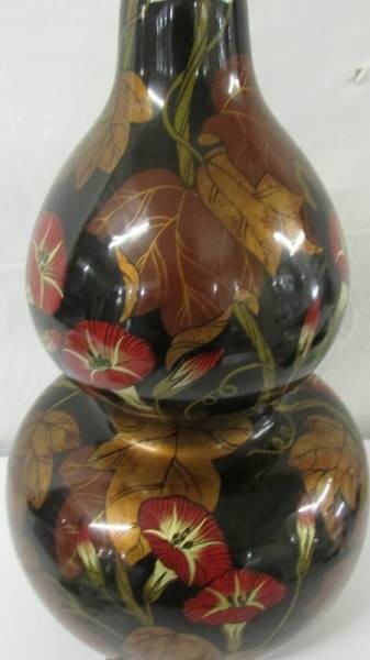 An unusual double gourd base decorated with birds and flowers, possibly of Chinese origin. - Image 6 of 10