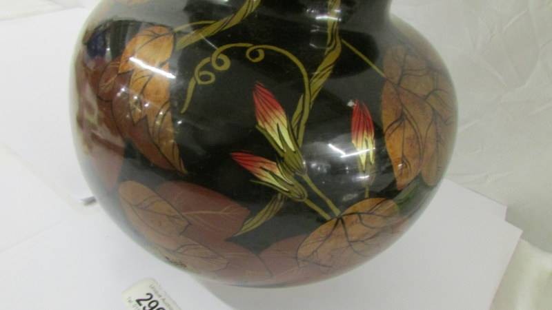 An unusual double gourd base decorated with birds and flowers, possibly of Chinese origin. - Image 2 of 10