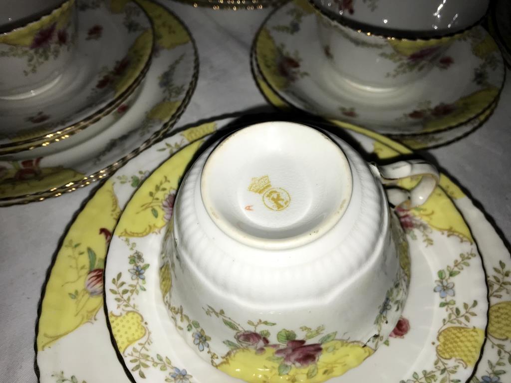 A vintage tea set - Image 4 of 4