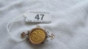 A 1908 half sovereign mounted in a pendant. Weight 6.8g Mount missing brooch pin. Coin in good