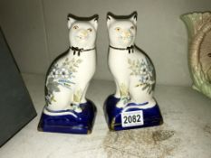 A pair of unusual Staffordshire pottery cats (height 18cm)