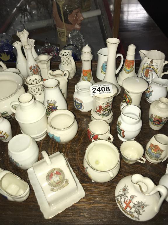 A good selction of crested china including Goss - Image 3 of 4