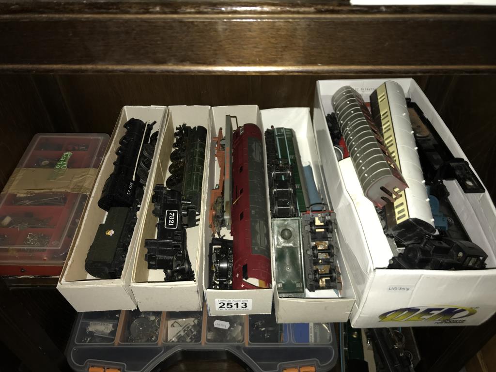 Repairable and spare model railway items (including 4 loco)( 2 shelves) - Image 2 of 4