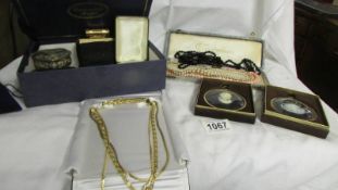 A mixed lot of jewellery including yellow metal necklaces, pearls, black necklace etc.,