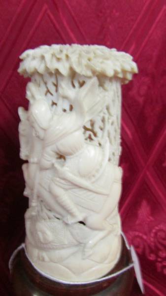 Two items of intricately carved antique ivory. Available for UK shipping only. - Image 2 of 5