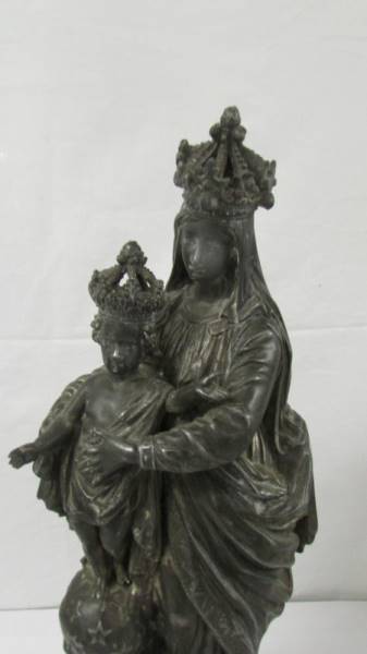 A French spelter figure of the Madonna and child. - Image 2 of 4