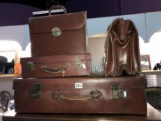 2 old suitcases & 2 old briefcases. Collect only.